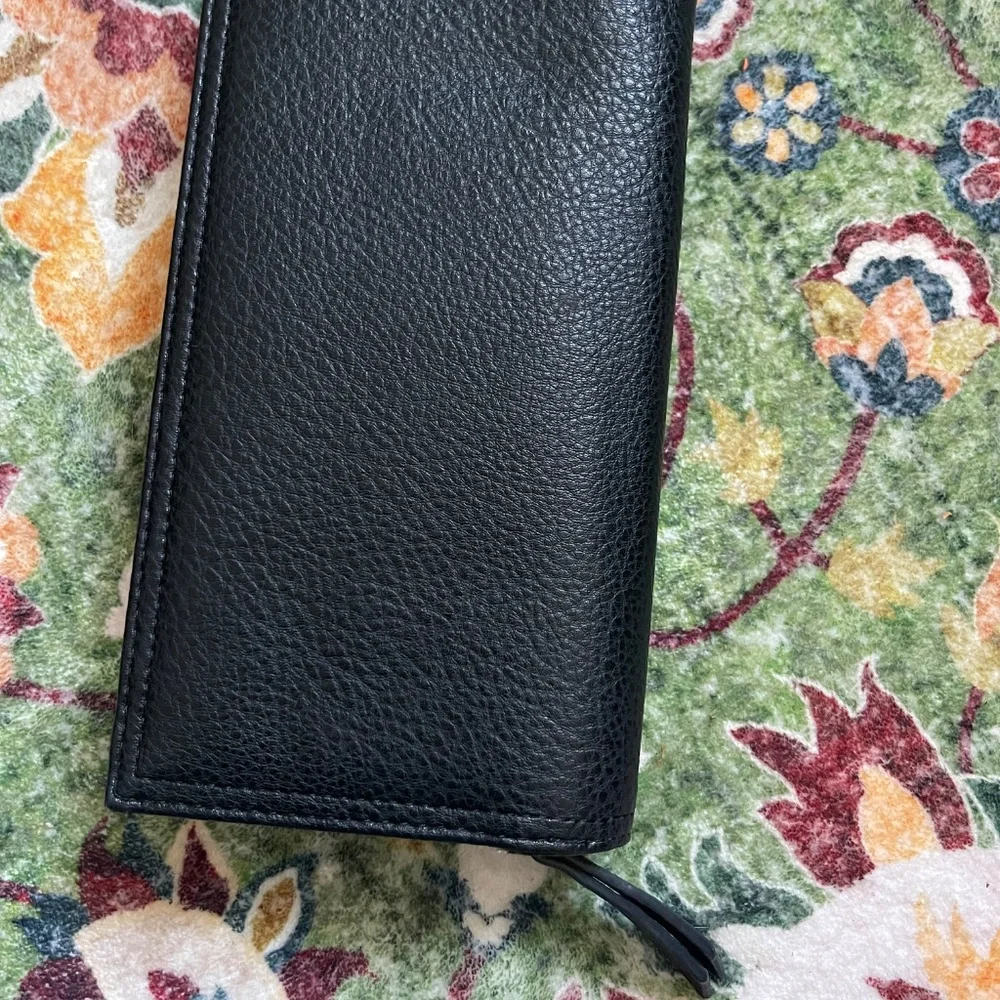 Jessica Simpson Black Faux Leather Zip-Around Wallet w/ Leopard Print Interior - Picture 7 of 10